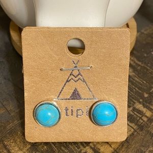 • turquoise stud earrings •